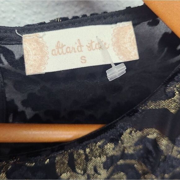 Altar'd State Ruffled Sheer Blouse size Small - Picture 7 of 16